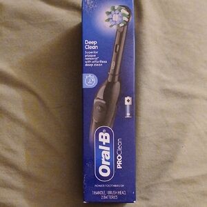 Oral-B Pro Clean Electric Toothbrush In White Ready-2-go W Batteries Included!